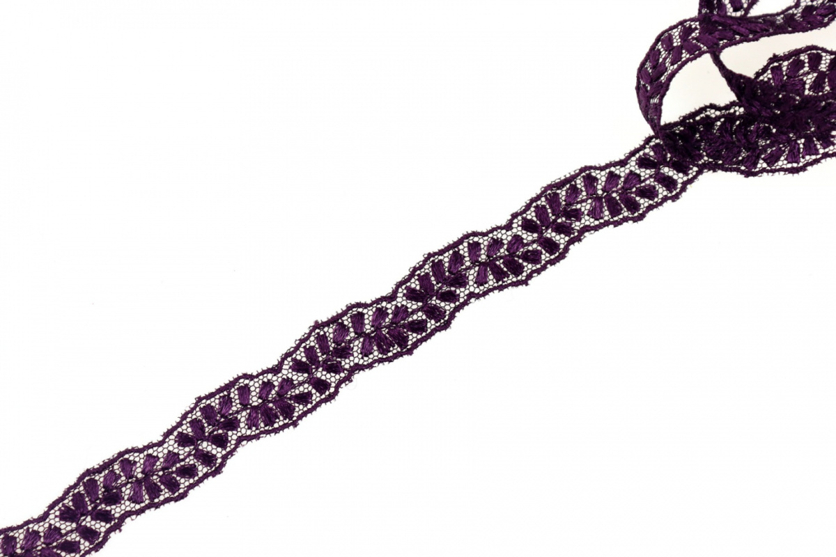 Вузька фіолетова вишивка на тюлі довжиною 1 метр