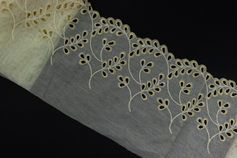 Lace embroidery on cotton 1mb