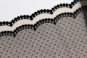 Beżowo czarny haft wykończony gipiurą, stabilny 0,5mb