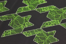 Beżowy haft z koronkowym wzorem 0,5mb