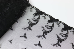 Czarny haft z błyszczącym wzorem 0,5mb