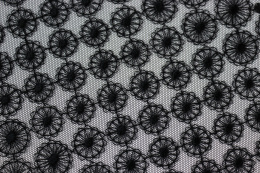 Czarny stabilny haft na tiulu 0,5mb
