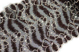 Elastyczny czarno brązowy haft na tiulu 0,5mb