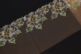 Haft na tiulu nude, duże kwiaty 0,6mb