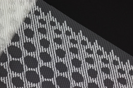 Śmietankowy haft na stabilnym tiulu 0,5mb