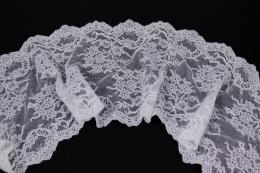Stretch lace in whte color 1mb