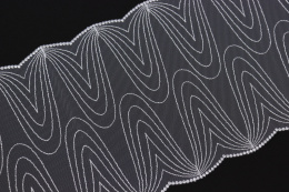 Śnieżnobiały haft na tiulu, stabilny 0,5mb