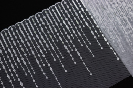 Śnieżnobiały stabilny haft na tiulu 0,5mb