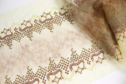 Szeroki beżowy haft na tiulu 0,5mb