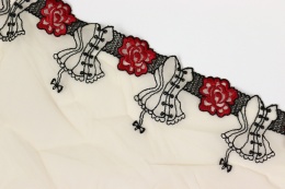 Szeroki haft na stabilnym tiulu 0,5mb