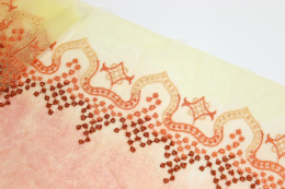 Szeroki pomarańczowo żółty haft na tiulu 0,5mb