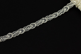 Wąski elastyczny haft kość słoniowa 0,5mb