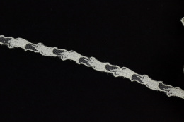 Wąski haft, kolor szampan 0,5mb