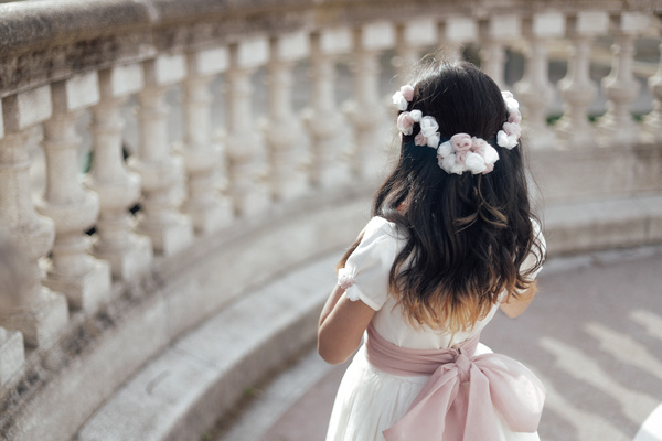 koronki i tasiemki gipiurowe do sukienki komunijnej